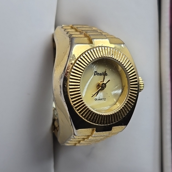 Womens Dosike Gold Tone Ring Watch With Stretch Band New Battery Running - Picture 3 of 10
